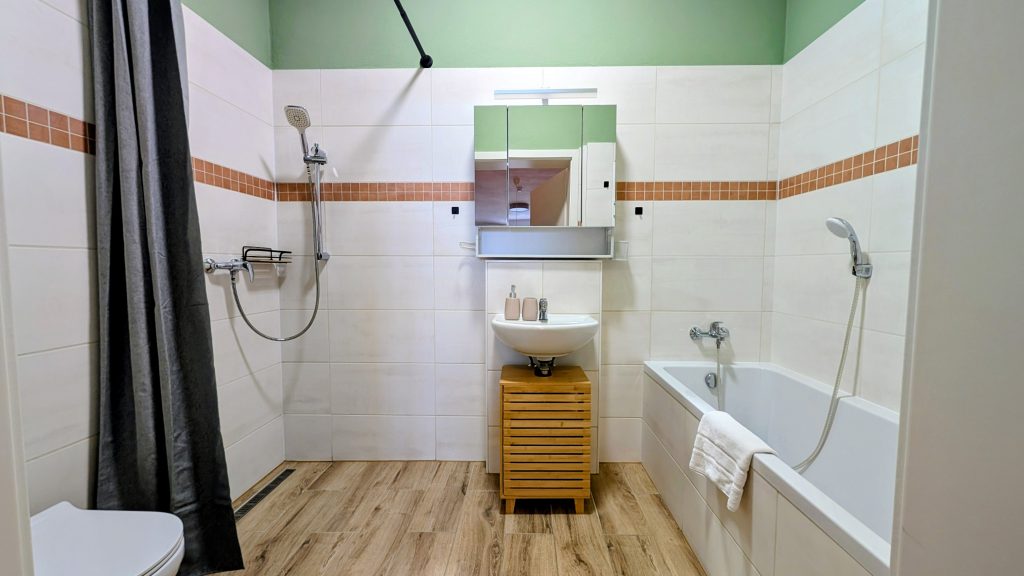 PXL_20250917_091202116.MP~2