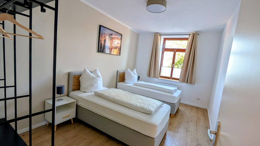 PXL_20251020_090002310.MP~2