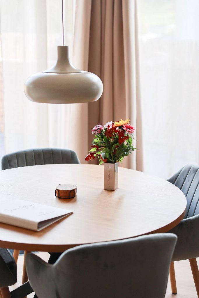 tisch-ferienwohnung-saechsische-schweiz-casa-benji